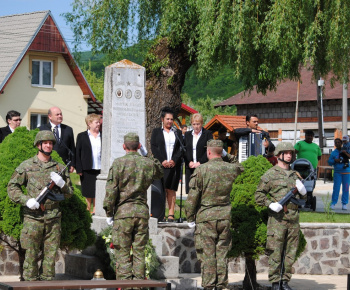 Kultúrne pamiatky / Stavanie mája – RUSADLIE - foto